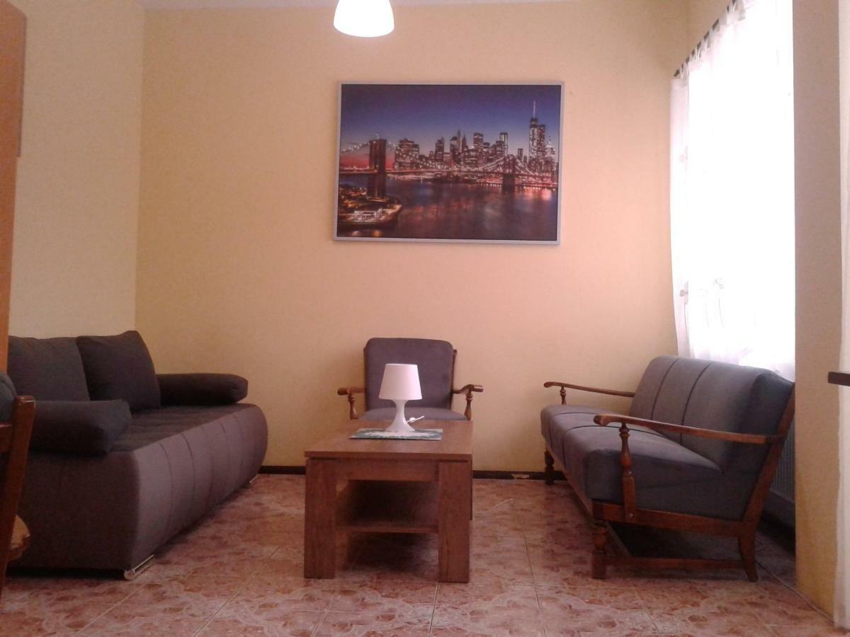 Apartamenty, Pokoje, Noclegi Pracownicze " Skarpa" Wilkasy Kültér fotó