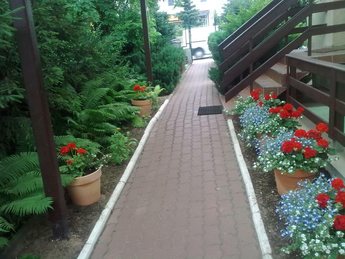 Apartamenty, Pokoje, Noclegi Pracownicze " Skarpa" Wilkasy Kültér fotó